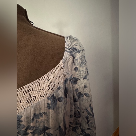 American Eagle Floral Blouse - Picture 2 of 4